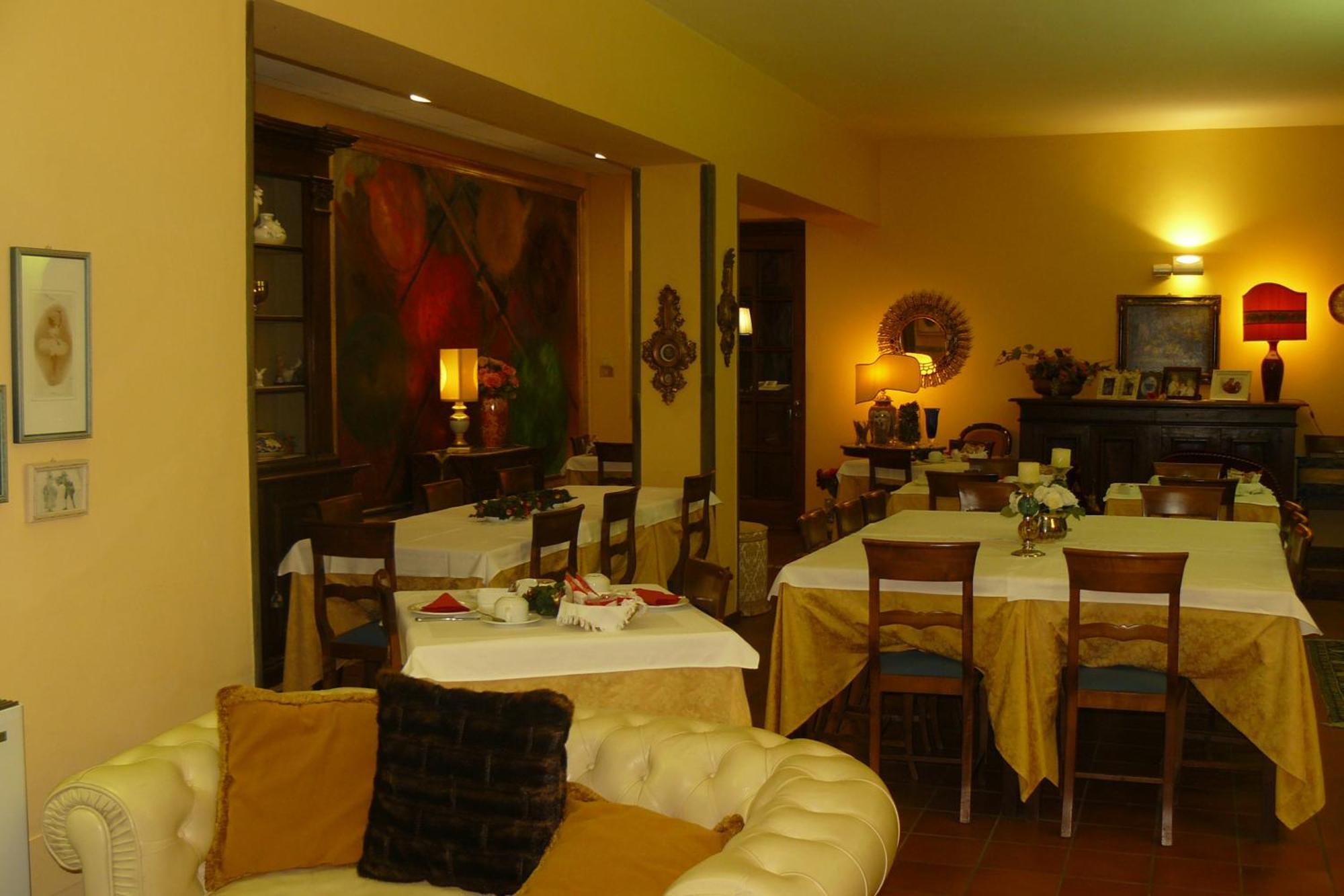 Hotel La Rocca Gubbio Exterior photo
