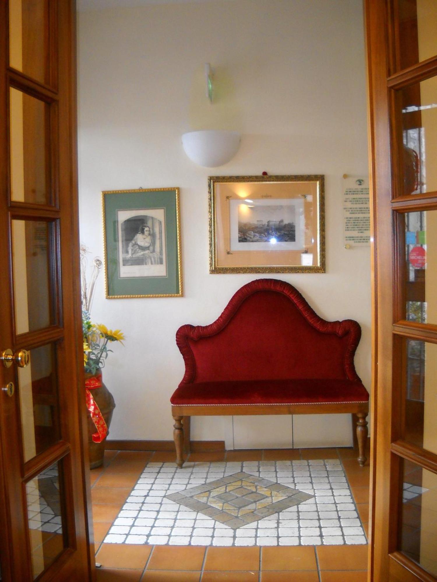 Hotel La Rocca Gubbio Exterior photo