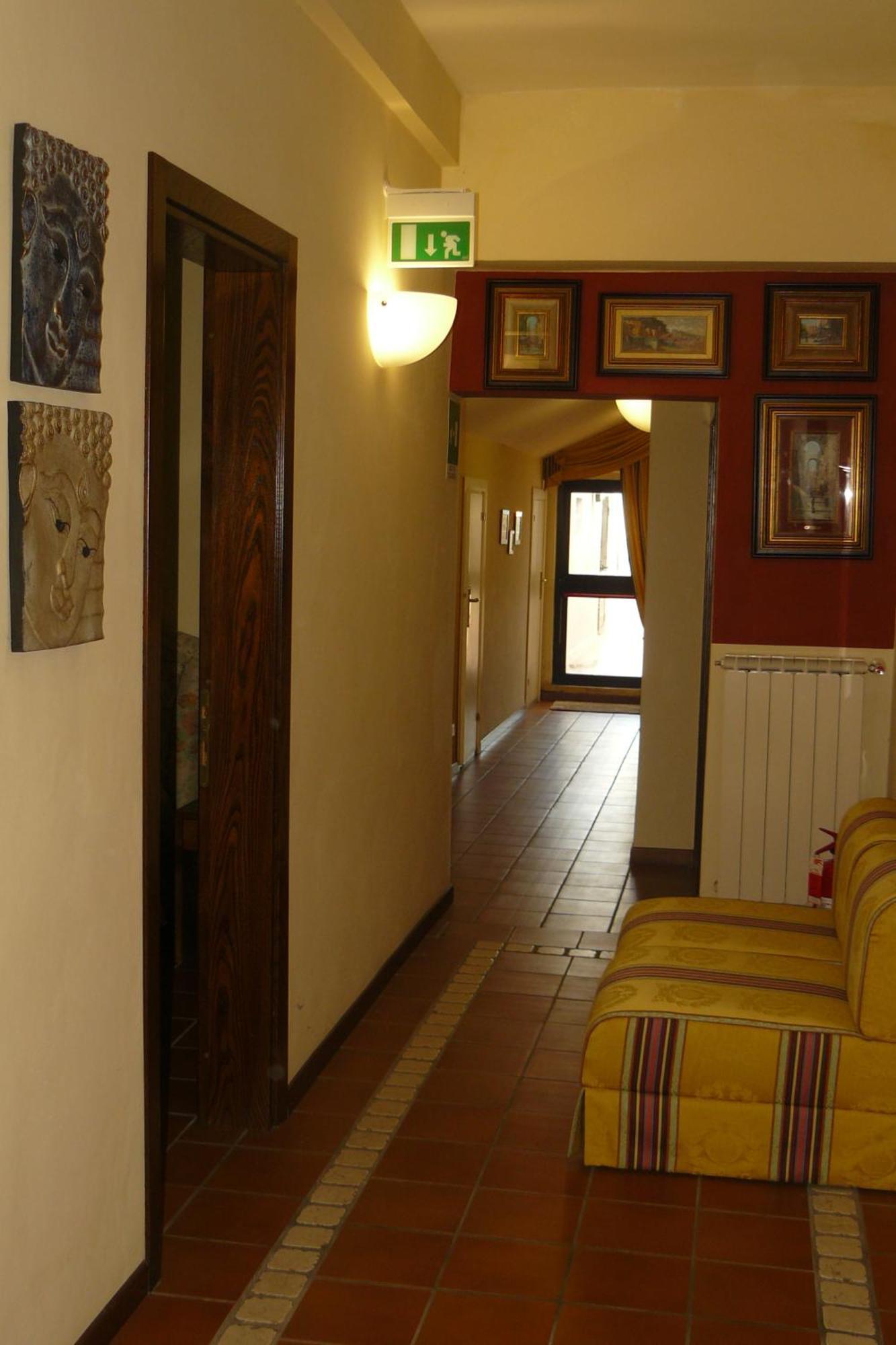 Hotel La Rocca Gubbio Exterior photo