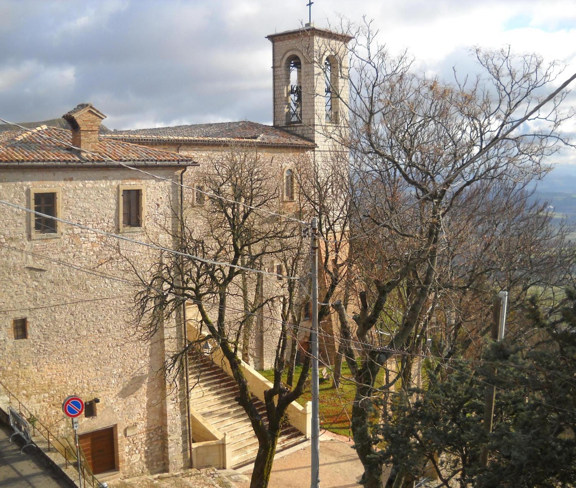 Hotel La Rocca Gubbio Exterior photo