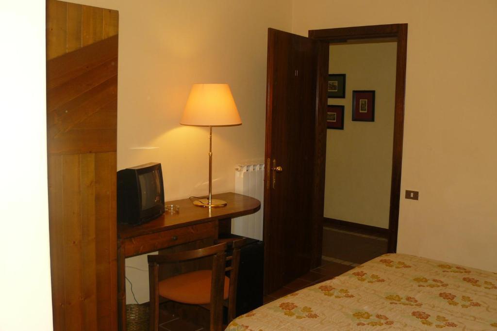 Hotel La Rocca Gubbio Exterior photo