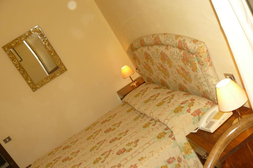 Hotel La Rocca Gubbio Room photo